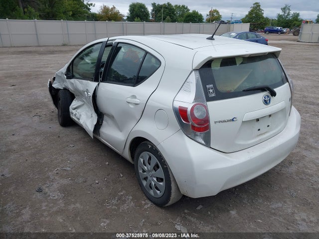 Toyota Prius C One/three/two/four 2014 JTDKDTB33E1080711 Image 3