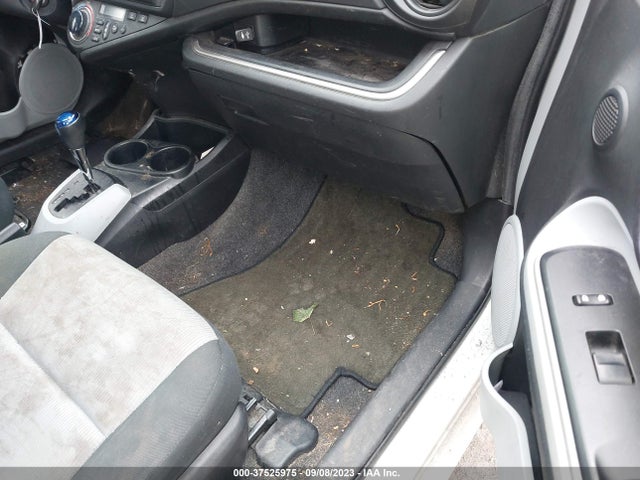 Toyota Prius C One/three/two/four 2014 JTDKDTB33E1080711 Image 5