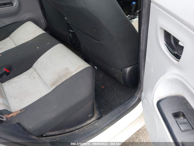 Toyota Prius C One/three/two/four 2014 JTDKDTB33E1080711 Image 8