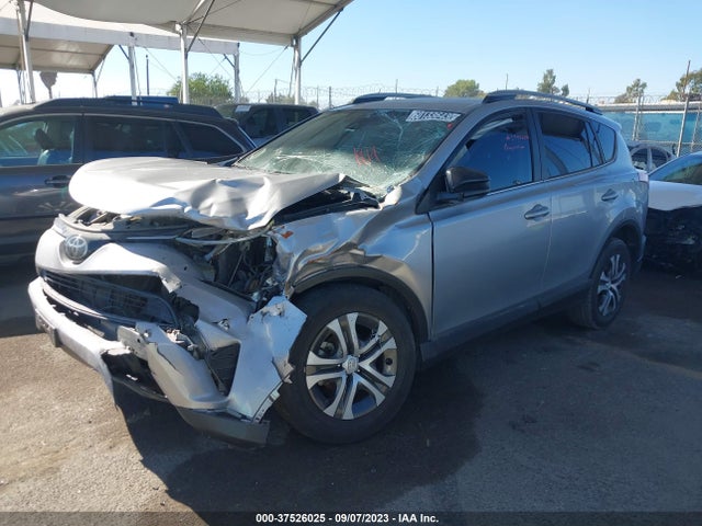 Toyota RAV4 LE 2018 JTMZFREV7JJ176537 Image 2