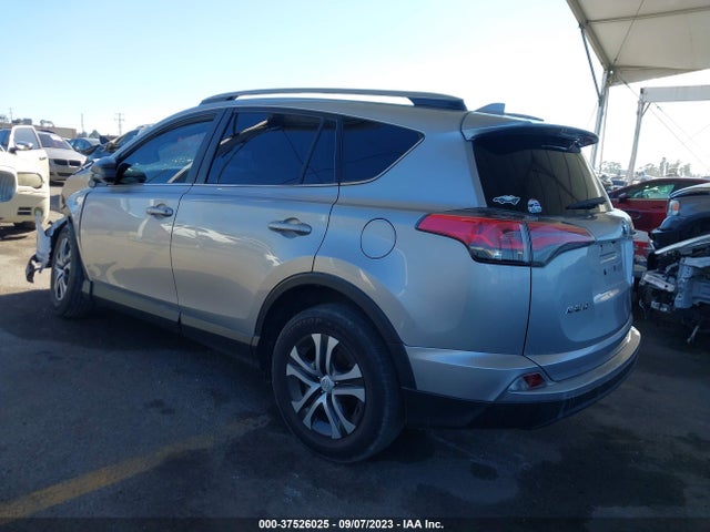 Toyota RAV4 LE 2018 JTMZFREV7JJ176537 Image 3
