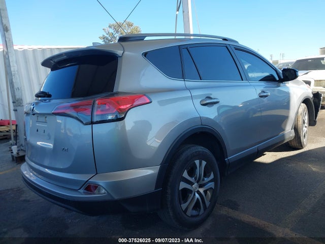 Toyota RAV4 LE 2018 JTMZFREV7JJ176537 Image 4