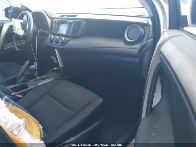Toyota RAV4 LE 2018 JTMZFREV7JJ176537 Image 5
