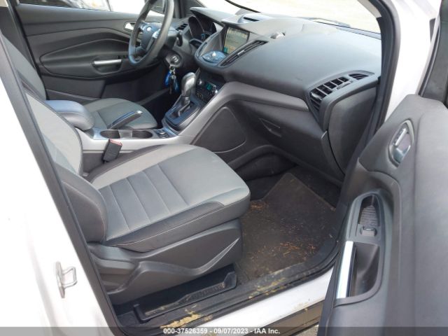 1FMCU0GX3GUB95823 Ford ESCAPE SE
