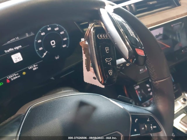 2022 Audi e-tron, VIN: WA1LAAGE0NB011541