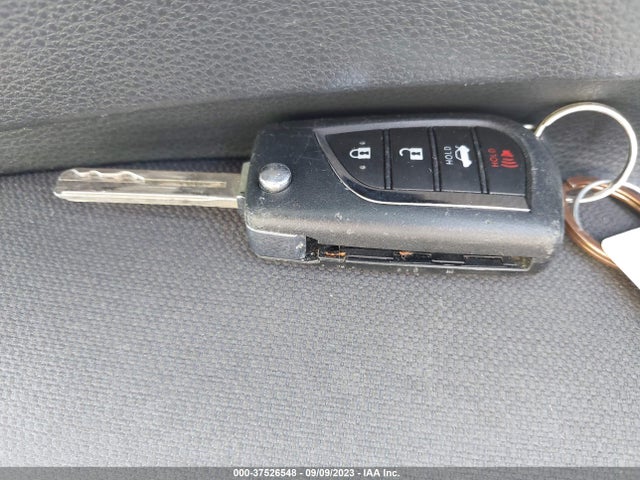 2021 TOYOTA COROLLA LE VIN: JTDEPMAE7MJ131705