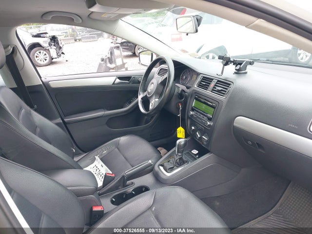 2013 VOLKSWAGEN JETTA SEDAN SE VIN: 3VWDP7AJ4DM407624