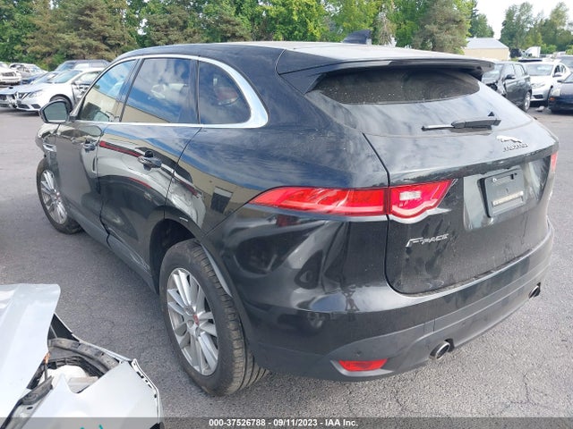 2017 JAGUAR F-PACE SADCK2BV9HA061420 Photo 2