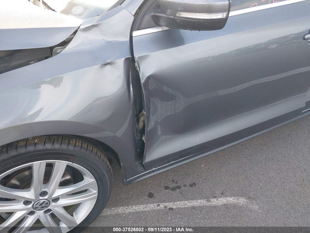 3VWLA7AJ5FM409947 Volkswagen Jetta Sedan 2.0l Tdi Sel