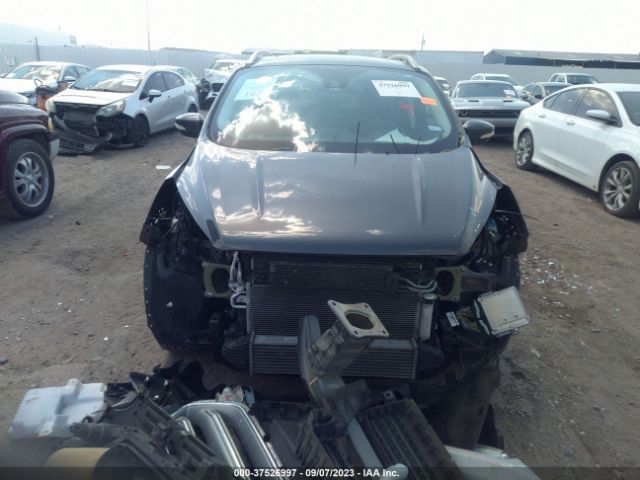 1FMCU0J98HUE72204 Ford Escape Titanium
