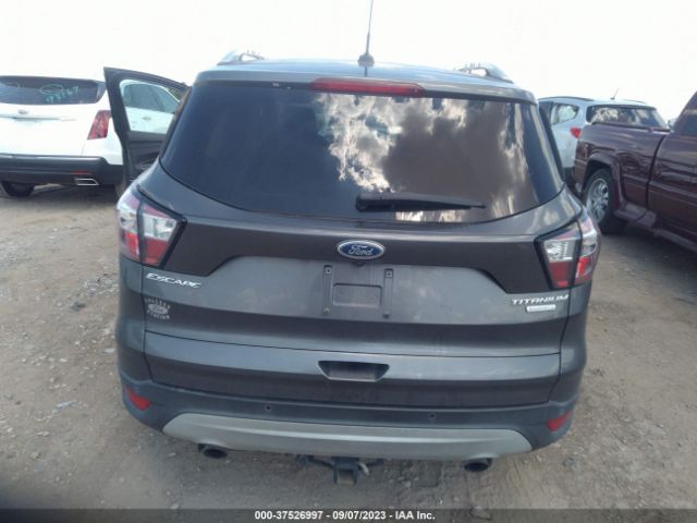1FMCU0J98HUE72204 Ford Escape Titanium
