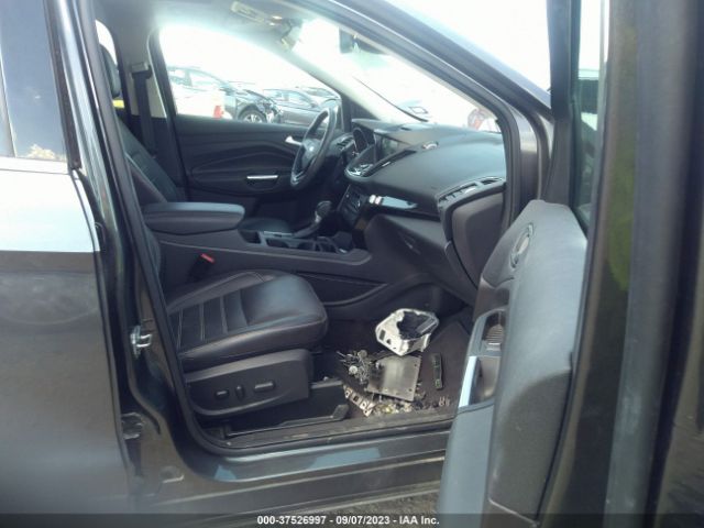1FMCU0J98HUE72204 Ford Escape Titanium