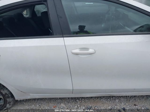 3KPF24AD4ME359555 KIA Forte Lxs