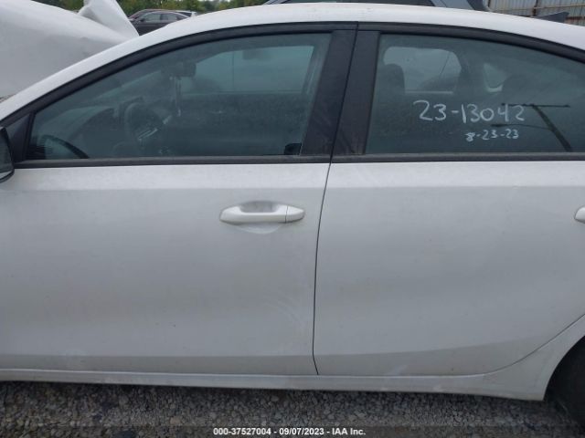 3KPF24AD4ME359555 KIA Forte Lxs