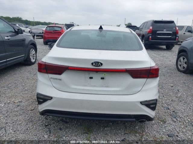 3KPF24AD4ME359555 KIA Forte Lxs