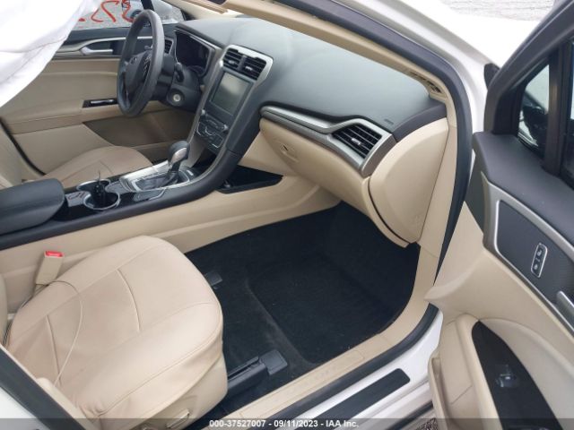 1FA6P0H71G5121615 Ford FUSION SE