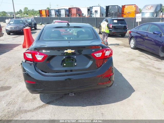 Chevrolet CRUZE LT 2018 1G1BE5SM4J7242704 Image 16