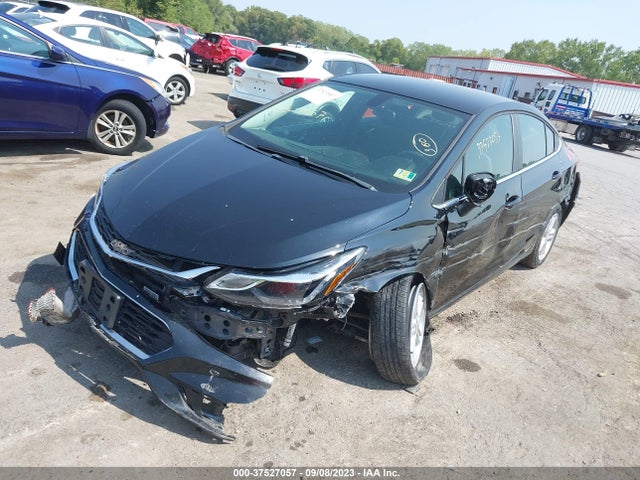 Chevrolet CRUZE LT 2018 1G1BE5SM4J7242704 Image 2