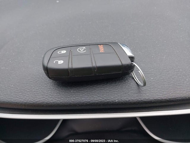 Jeep Compass Latitude 2018 3C4NJDBB0JT270911 Image 3