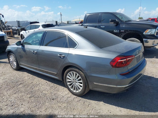 1VWBT7A32HC057924 Volkswagen Passat 1.8t Se