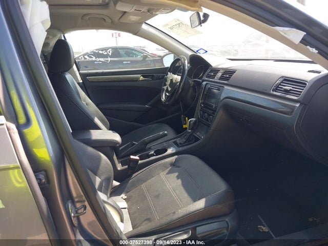 1VWBT7A32HC057924 Volkswagen Passat 1.8t Se