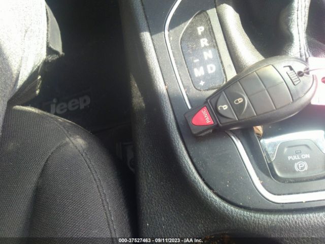 1C4PJLCB0KD247900 Jeep Cherokee Latitude