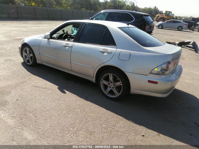 2002 LEXUS IS 300 VIN: JTHBD192520058582