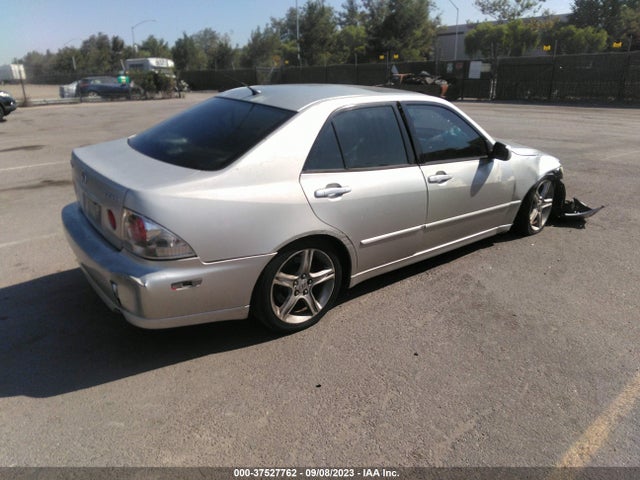 2002 LEXUS IS 300 VIN: JTHBD192520058582