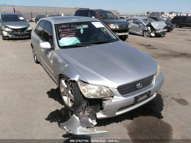 2002 LEXUS IS 300 VIN: JTHBD192520058582