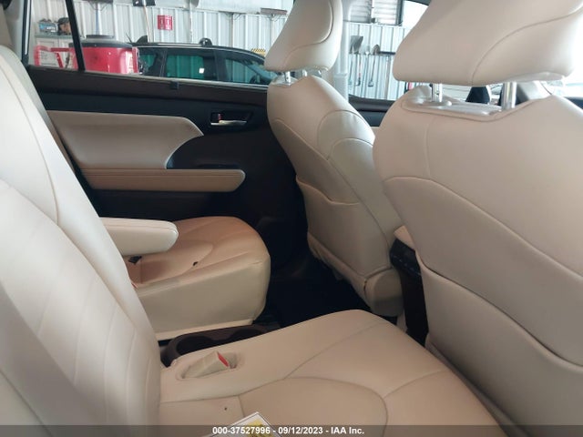 Toyota Highlander Xle 2021 5TDGZRAH8MS532709 Image 8
