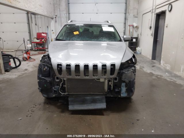 1C4PJLCB5JD573447 Jeep Cherokee Latitude