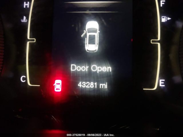 1C4PJLCB5JD573447 Jeep Cherokee Latitude