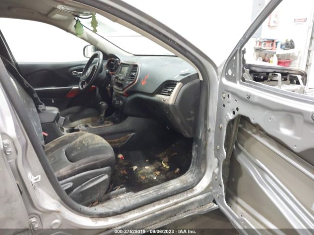 1C4PJLCB5JD573447 Jeep Cherokee Latitude