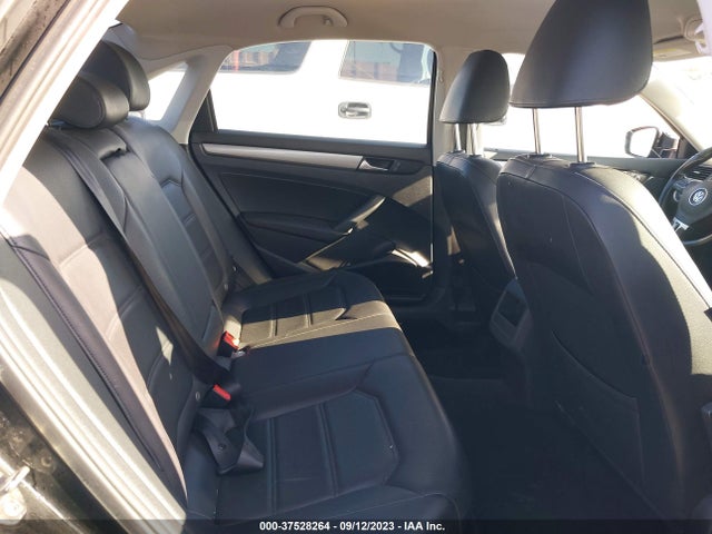 1VWAT7A33FC096773 Volkswagen Passat 1.8t Limited Edition