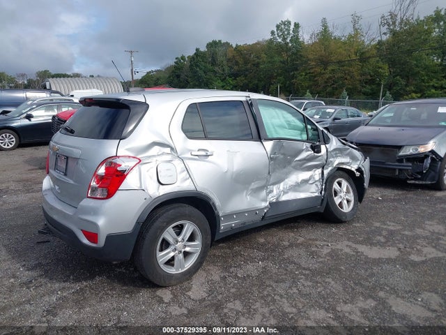 Chevrolet TRAX LS 2020 KL7CJKSB8LB325490 Image 4