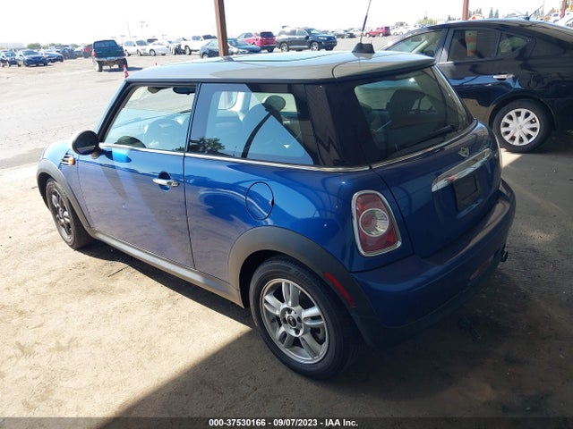 2013 MINI COOPER HARDTOP WMWSU3C55DT545053 Photo 2