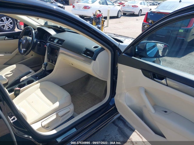 1VWAT7A37FC123344 Volkswagen Passat 1.8t Limited Edition