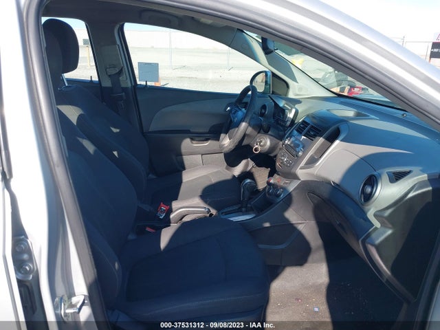 Chevrolet SONIC LT 2014 1G1JC5SH9E4109111 Image 5