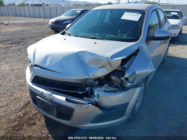 Chevrolet SONIC LT 2014 1G1JC5SH9E4109111 Image 6