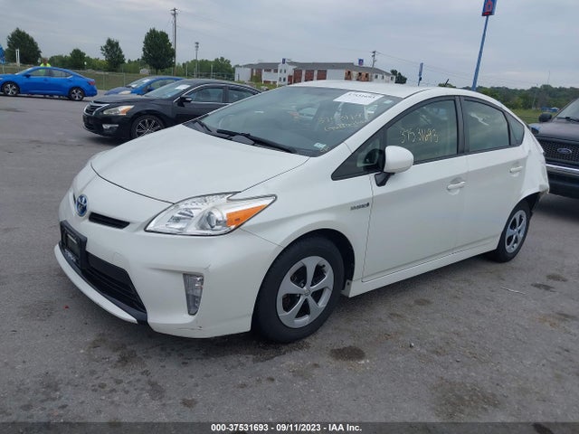 Toyota Prius Four 2015 JTDKN3DU6F0430990 Image 2