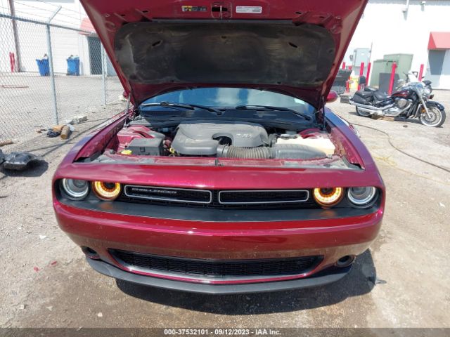 2C3CDZAG5JH229700 Dodge Challenger Sxt