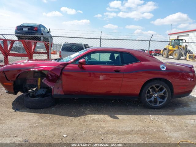 2C3CDZAG5JH229700 Dodge Challenger Sxt