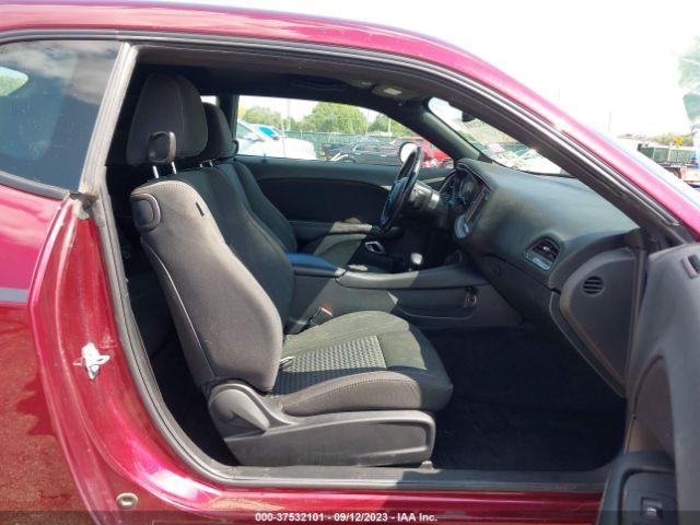 2C3CDZAG5JH229700 Dodge Challenger Sxt
