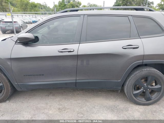 1C4PJLCB1JD518168 Jeep Cherokee Latitude