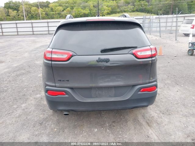 1C4PJLCB1JD518168 Jeep Cherokee Latitude