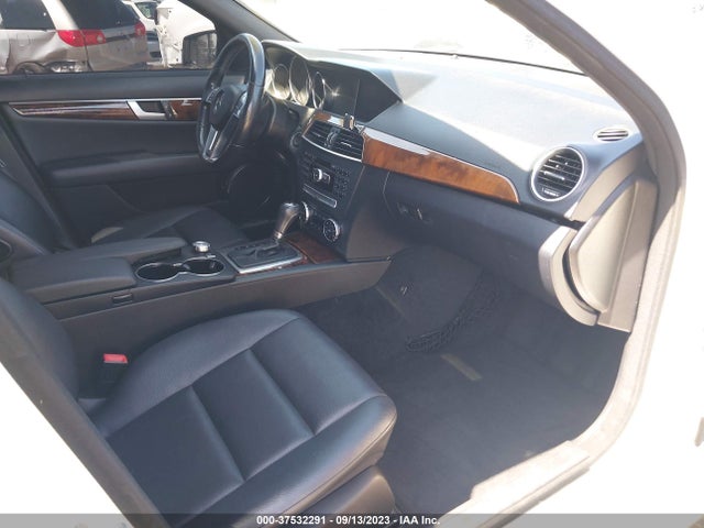 2014 MERCEDES-BENZ C 250 VIN: WDDGF4HB5EG239512
