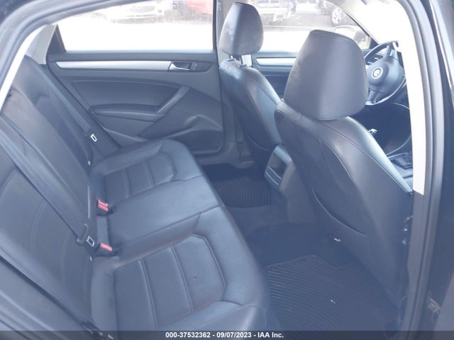 1VWAT7A35EC051445 Volkswagen Passat Wolfsburg Ed