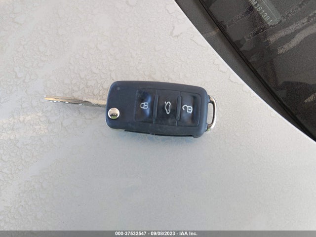 Aukcja sprzedaży 2011 Volkswagen Jetta Sedan S, vin: 3VW2K7AJ3BM381391, numer aukcji: 37532547