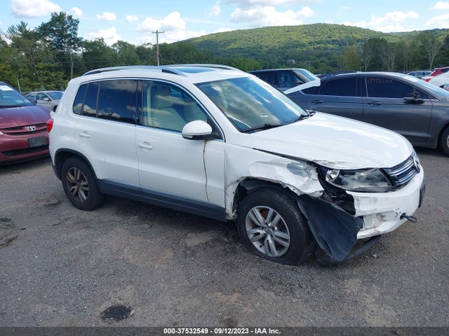 2012 VOLKSWAGEN TIGUAN SE W/SUNROOF & NAV VIN: WVGAV7AX6CW582273