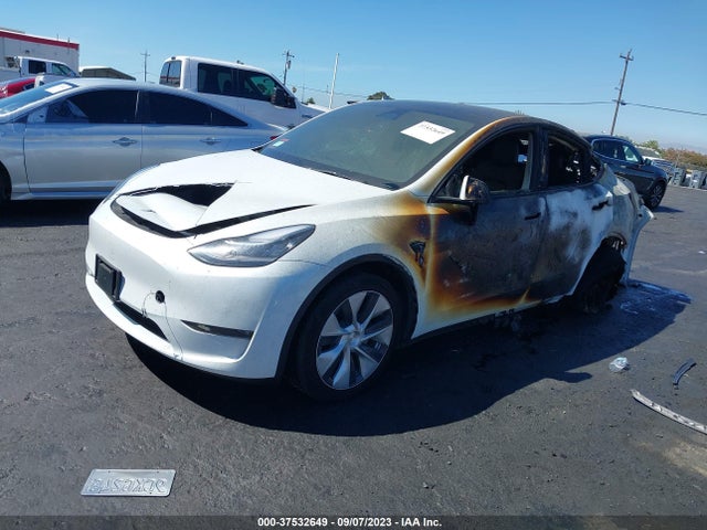 Tesla Model Y Long Range 2022 7SAYGAEE7NF484656 Image 2